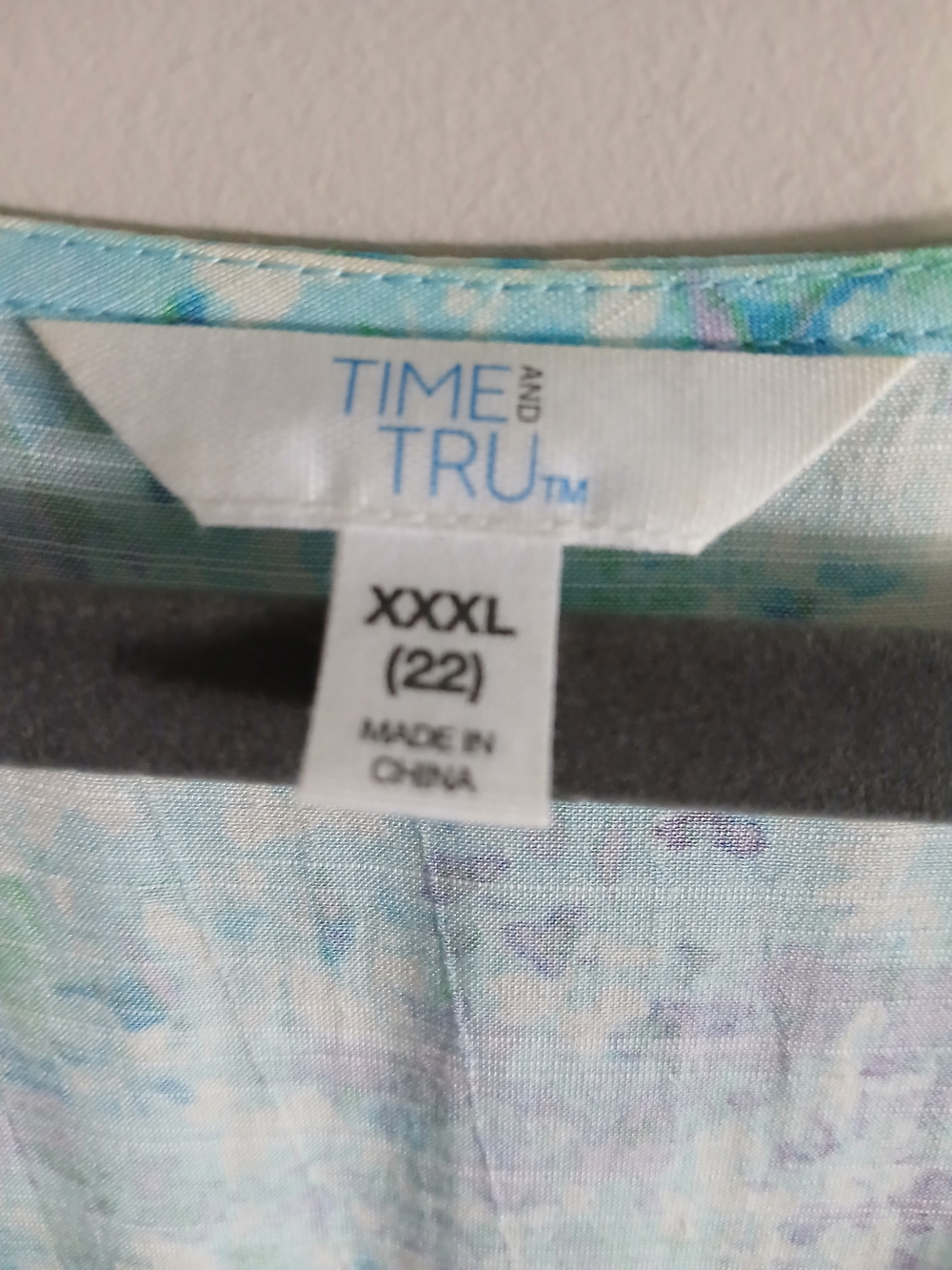 Time and Tru Pastel Floral V-Neck Dress - Picture 3 of 5